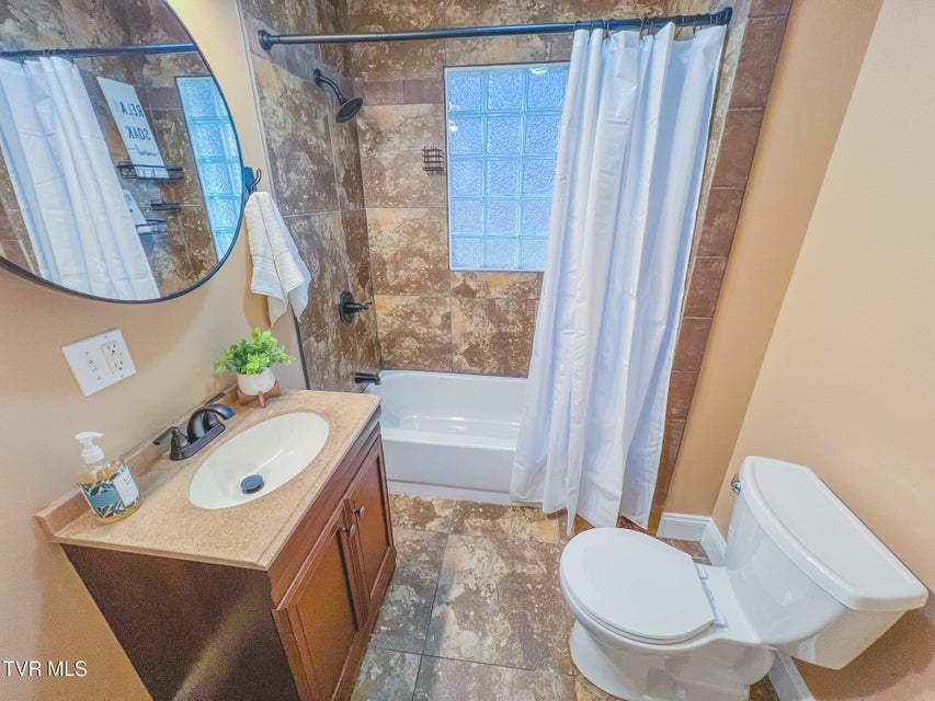 Photo #8: 815 Vernon Street