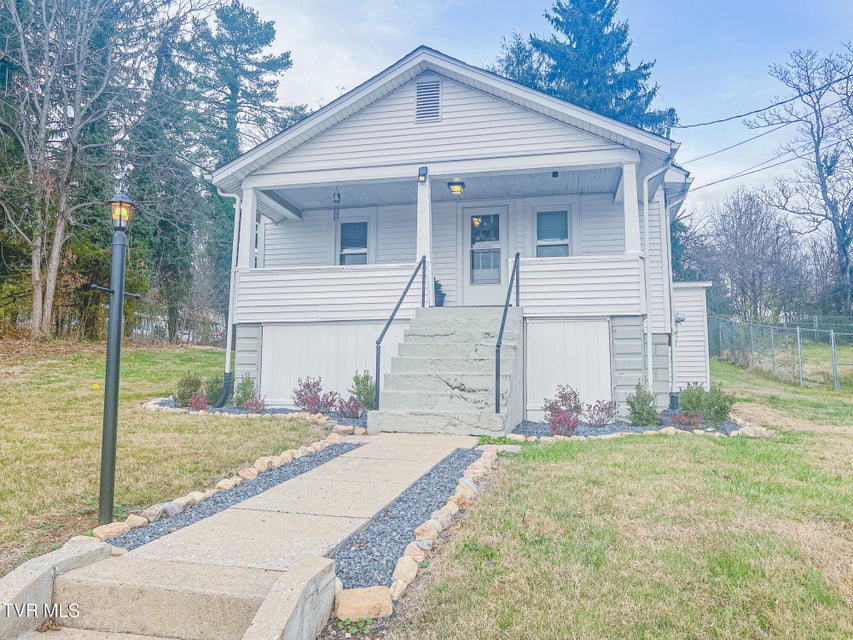 Photo #2: 815 Vernon Street