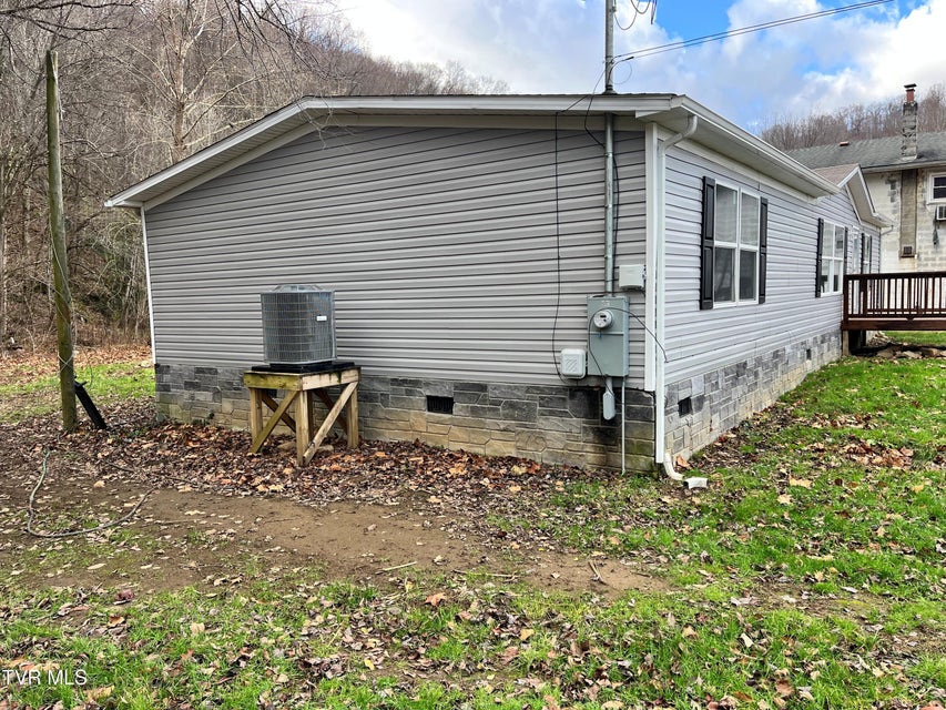 Photo #4: 140 Edgewater Road