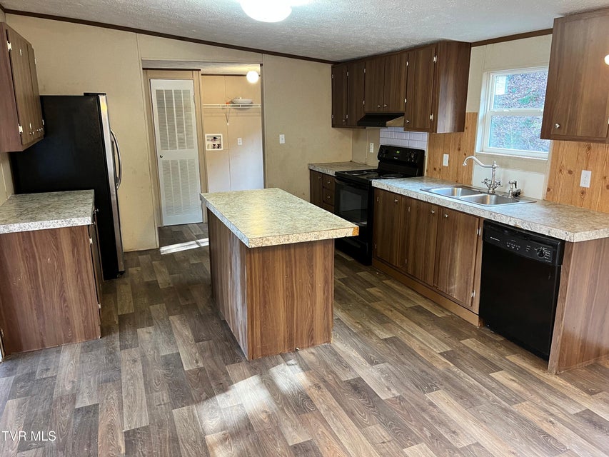 Photo #13: 140 Edgewater Road