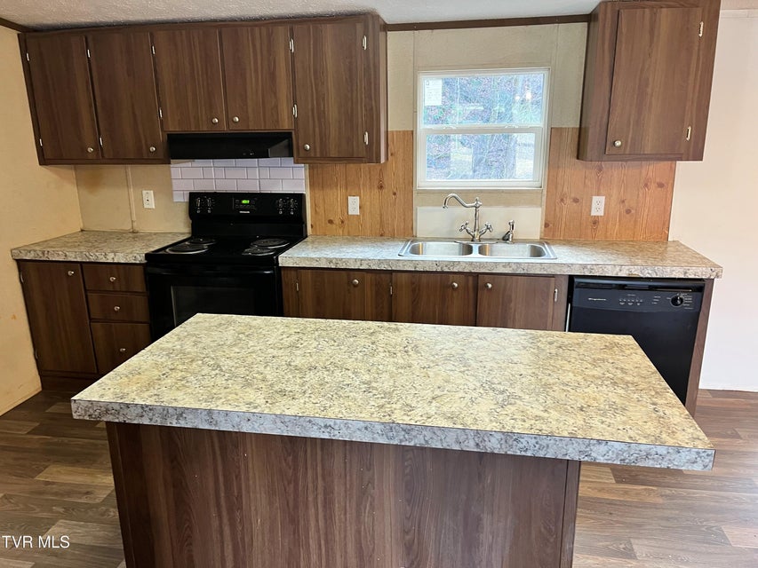 Photo #15: 140 Edgewater Road