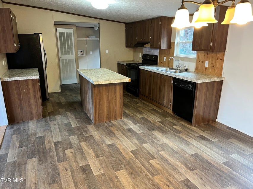 Photo #17: 140 Edgewater Road