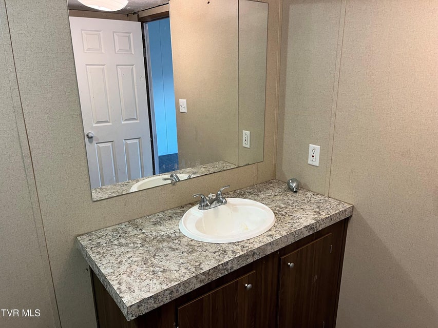 Photo #23: 140 Edgewater Road