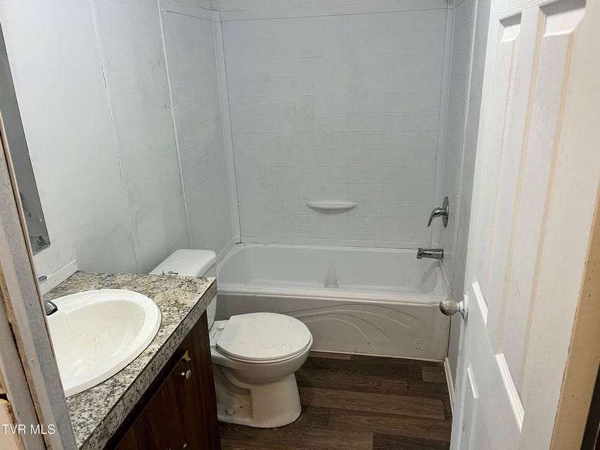 Photo #26: 140 Edgewater Road