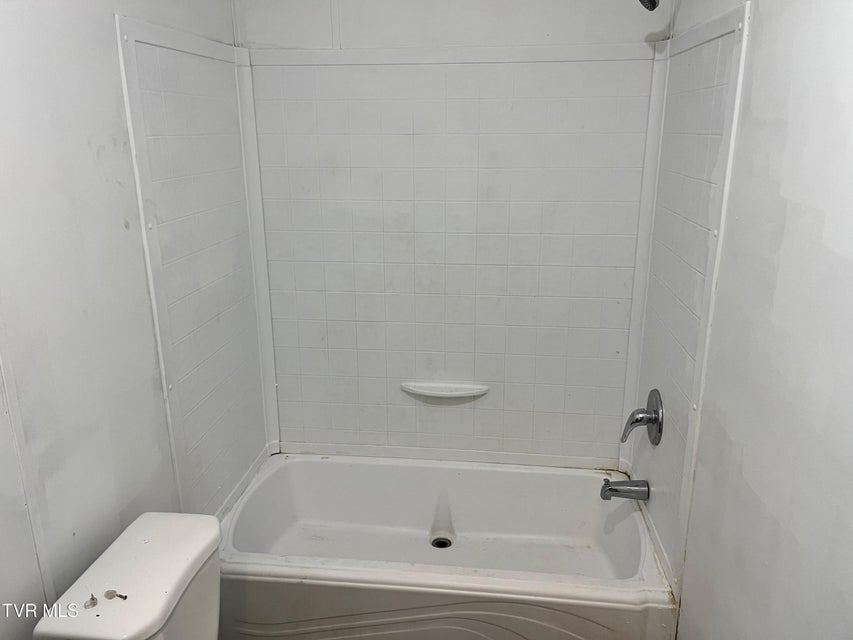 Photo #27: 140 Edgewater Road