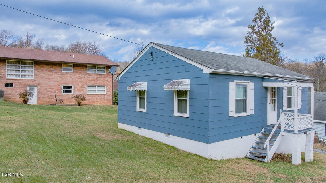 Photo #14: 128 Beacon Street