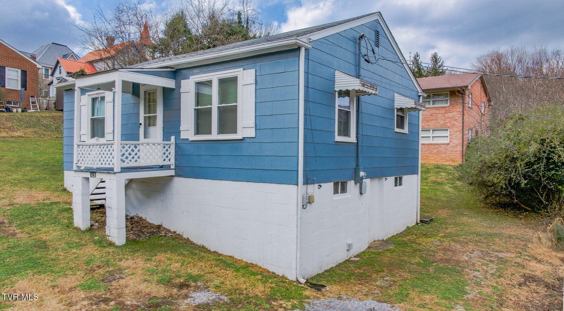 Photo #16: 128 Beacon Street