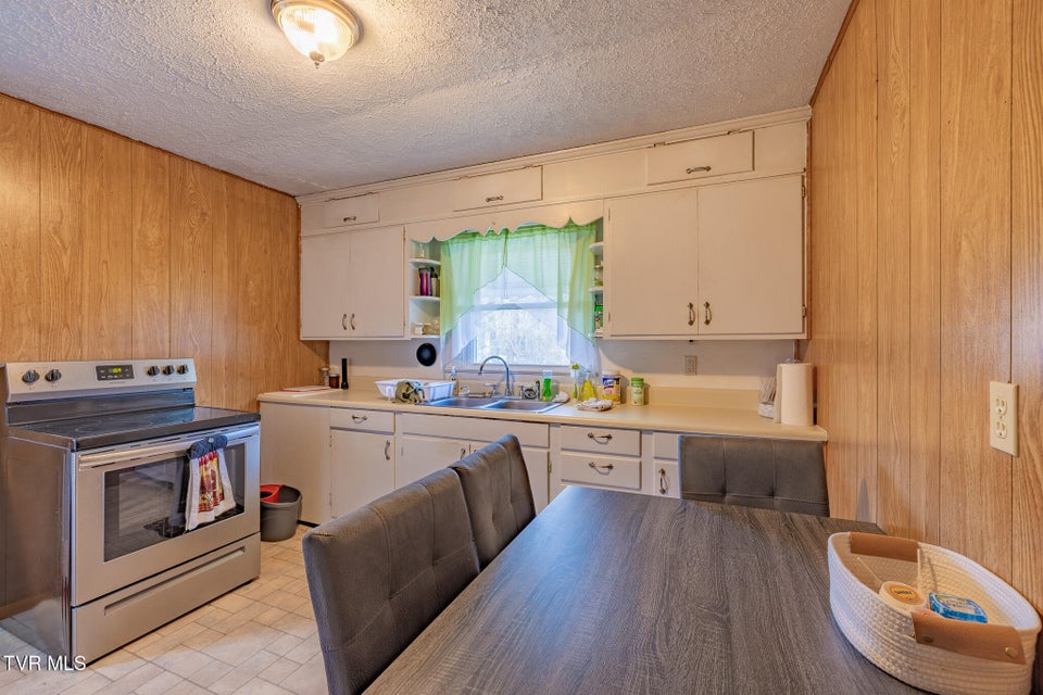 Photo #7: 128 Beacon Street