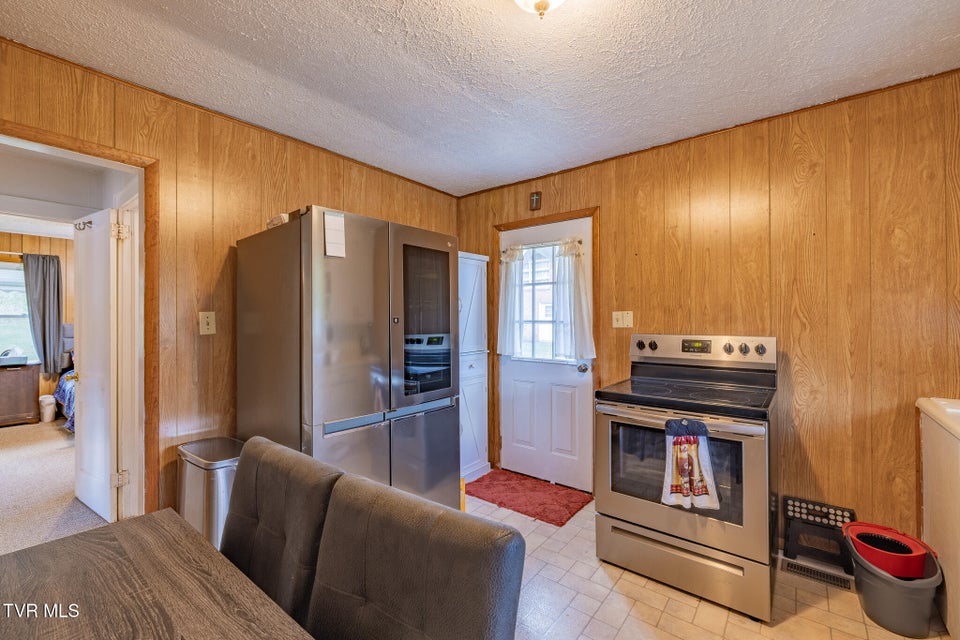 Photo #8: 128 Beacon Street