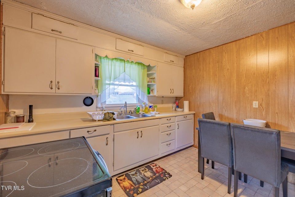 Photo #9: 128 Beacon Street