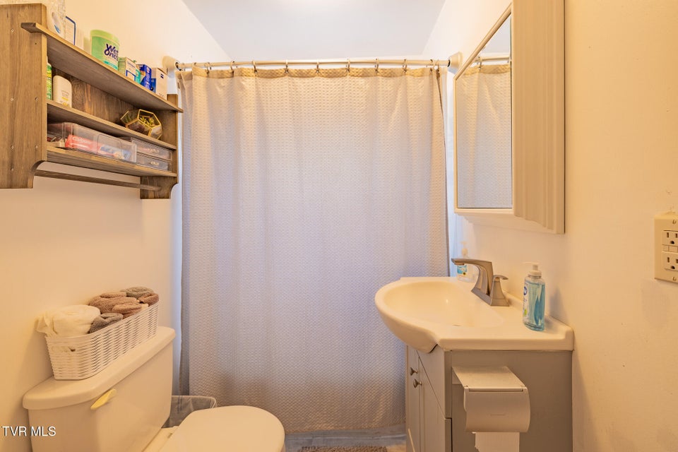 Photo #10: 128 Beacon Street