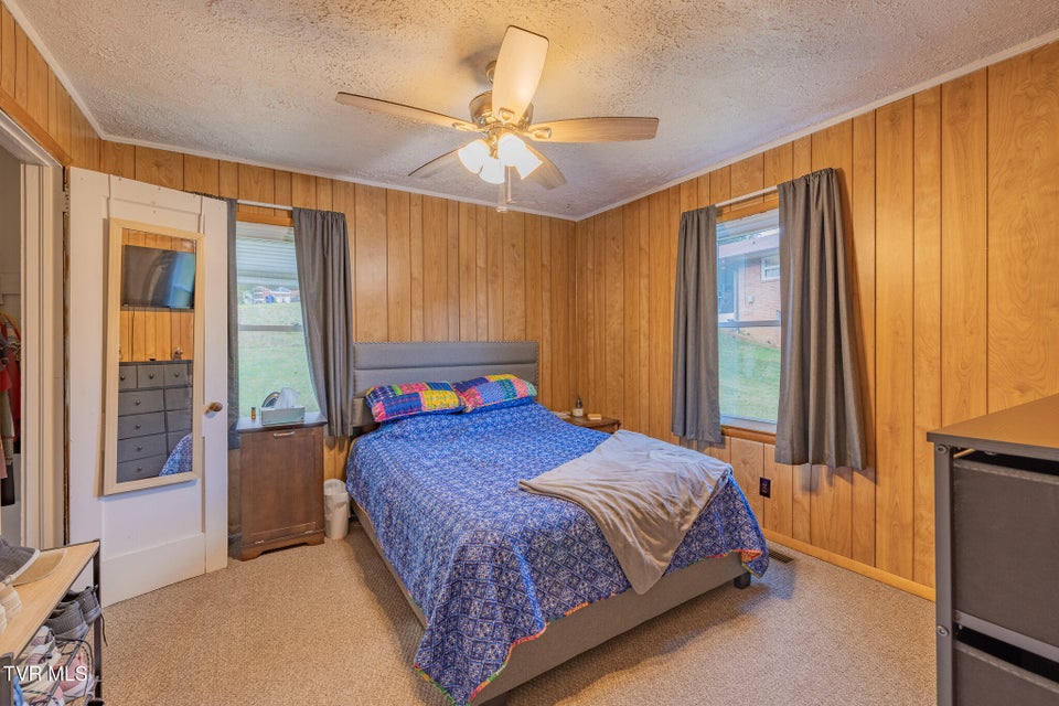 Photo #11: 128 Beacon Street