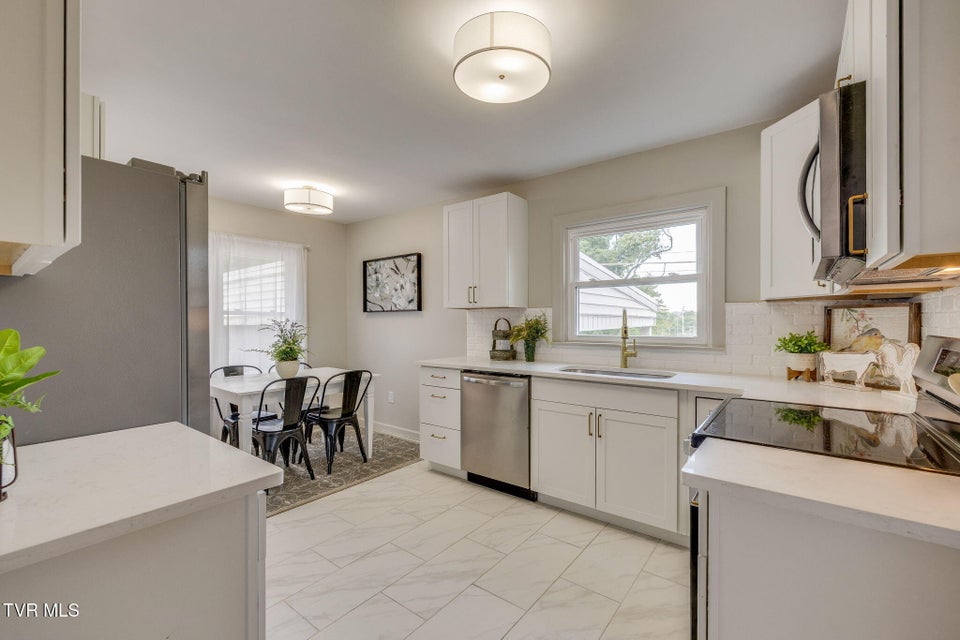 Photo #10: 215 Cherry Lane