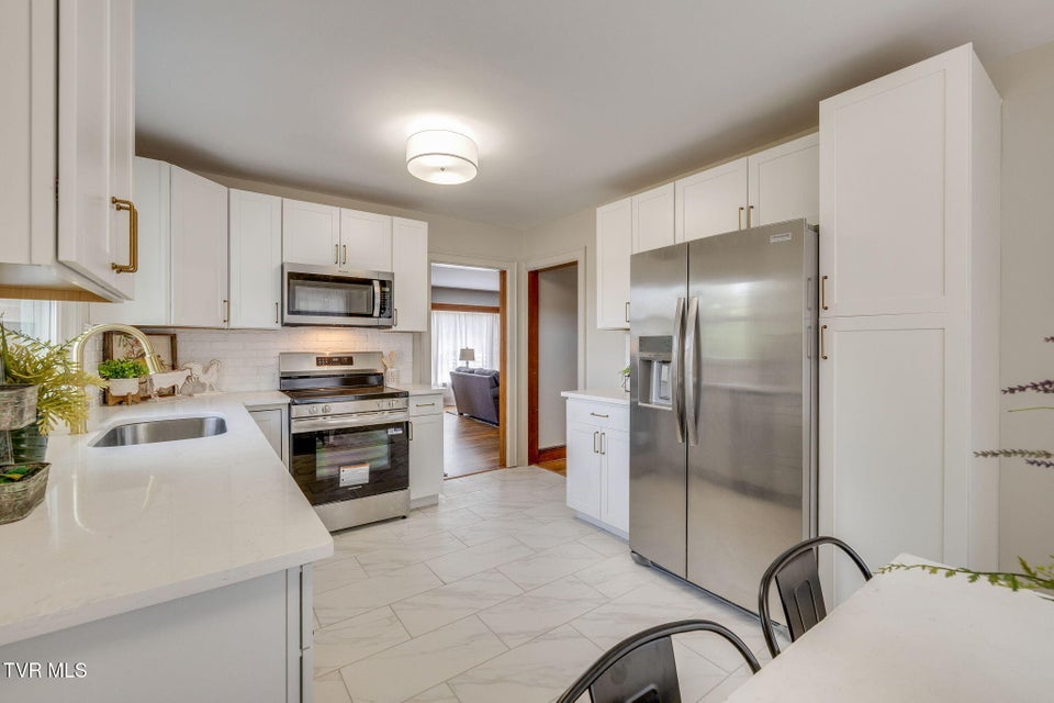 Photo #11: 215 Cherry Lane