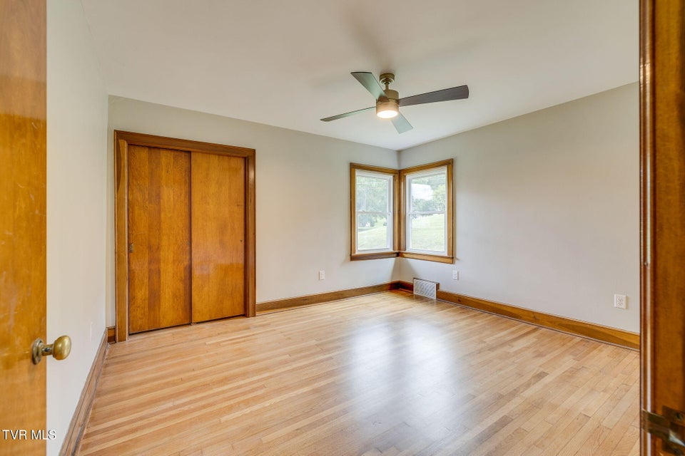 Photo #18: 215 Cherry Lane