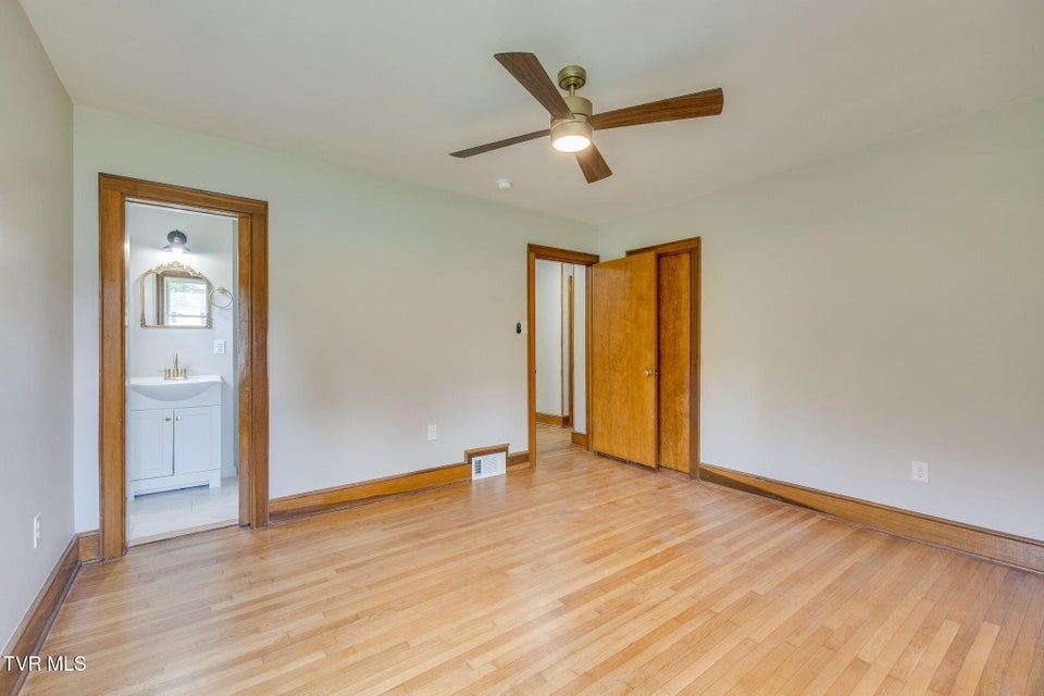 Photo #19: 215 Cherry Lane