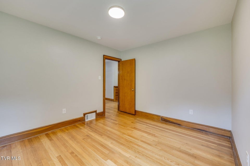 Photo #23: 215 Cherry Lane