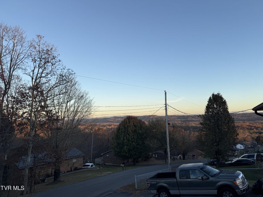 Photo #9: 425 Kingsley Avenue