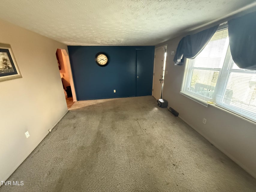 Photo #2: 425 Kingsley Avenue