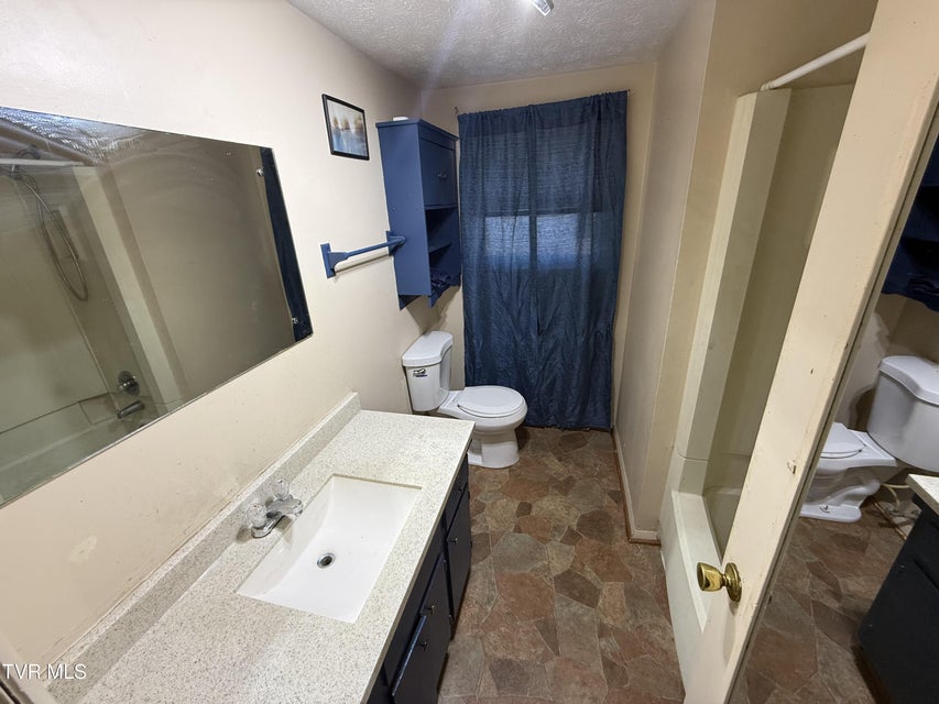 Photo #3: 425 Kingsley Avenue