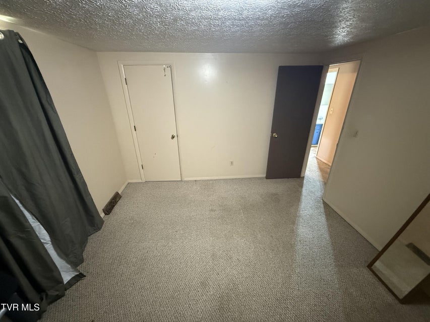 Photo #6: 425 Kingsley Avenue