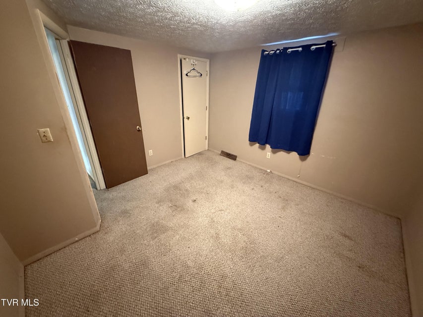 Photo #7: 425 Kingsley Avenue