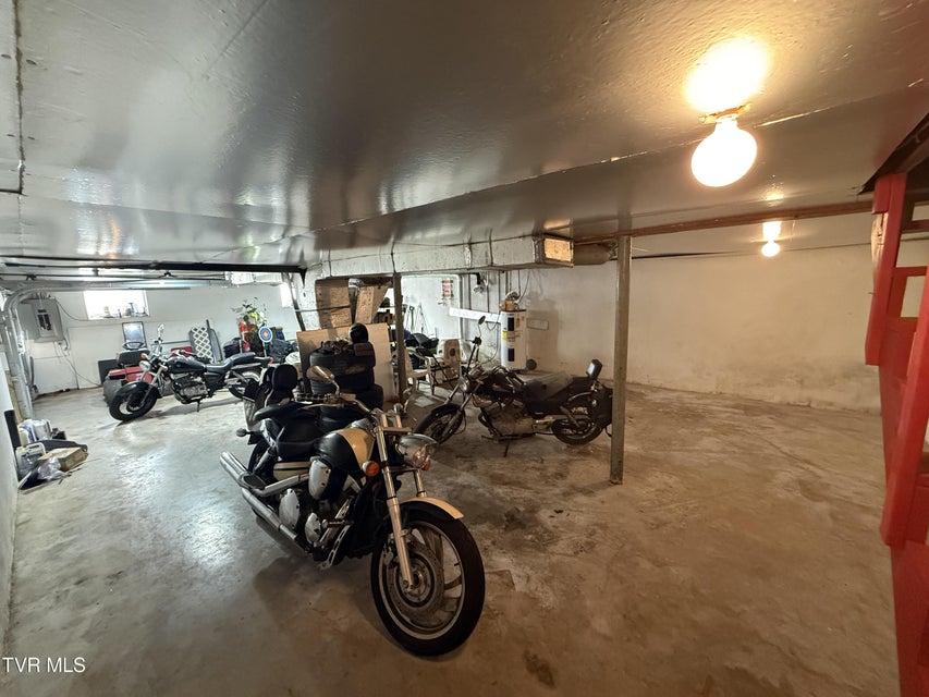 Photo #8: 425 Kingsley Avenue