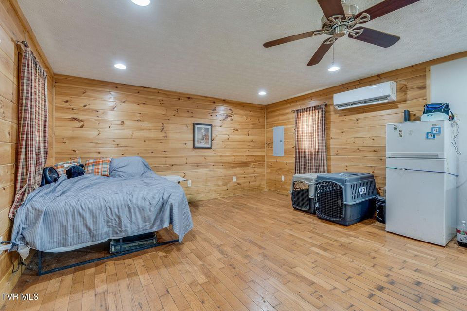 Photo #7: 935 Adams Lane