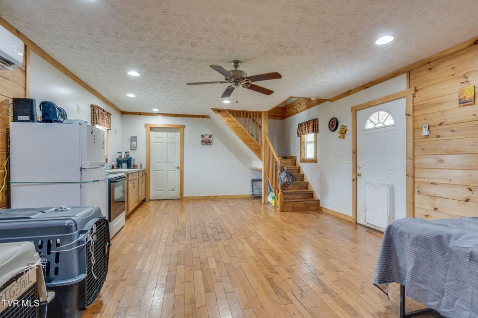 Photo #8: 935 Adams Lane