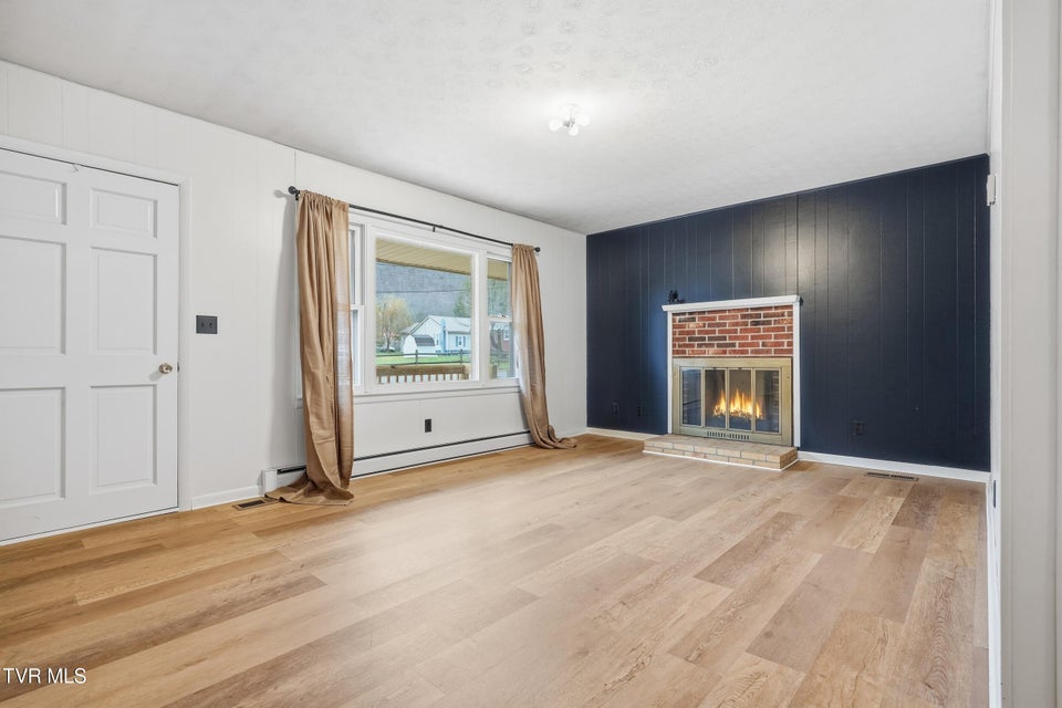 Photo #7: 2222 3rd Avenue