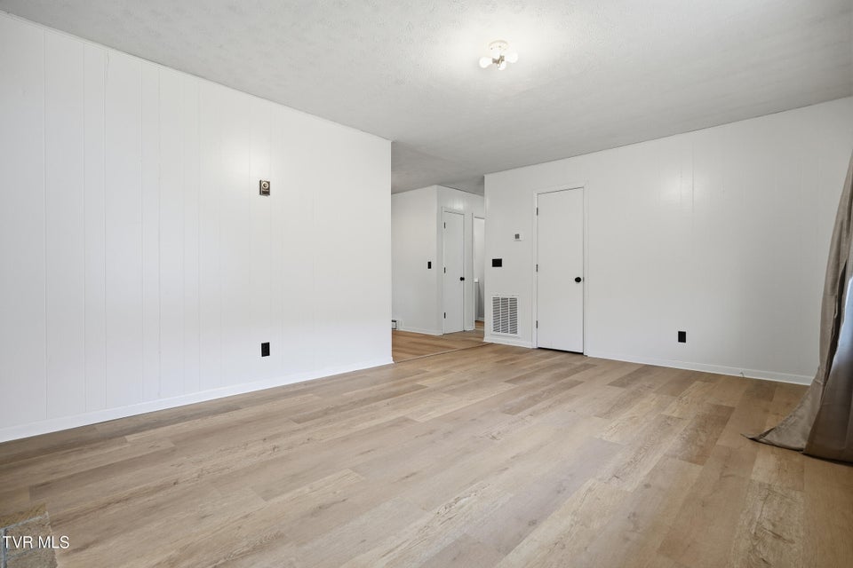 Photo #8: 2222 3rd Avenue