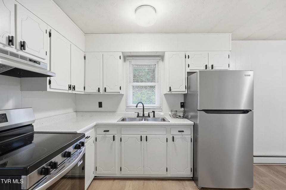 Photo #11: 2222 3rd Avenue