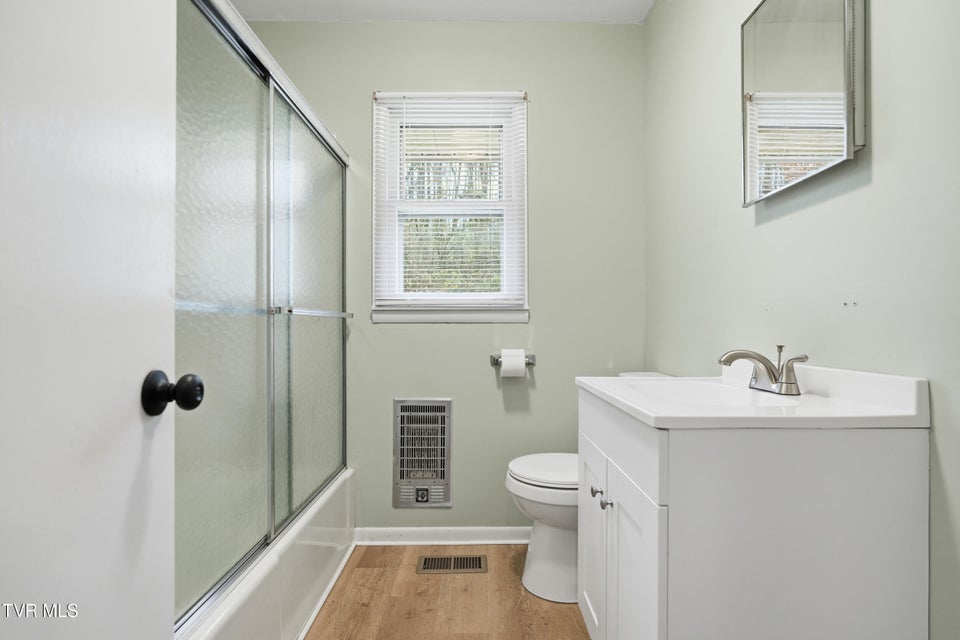 Photo #14: 2222 3rd Avenue