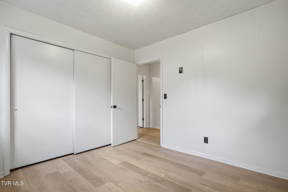 Photo #16: 2222 3rd Avenue