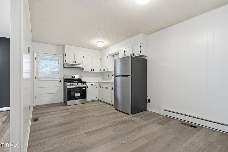 Photo #10: 2222 3rd Avenue