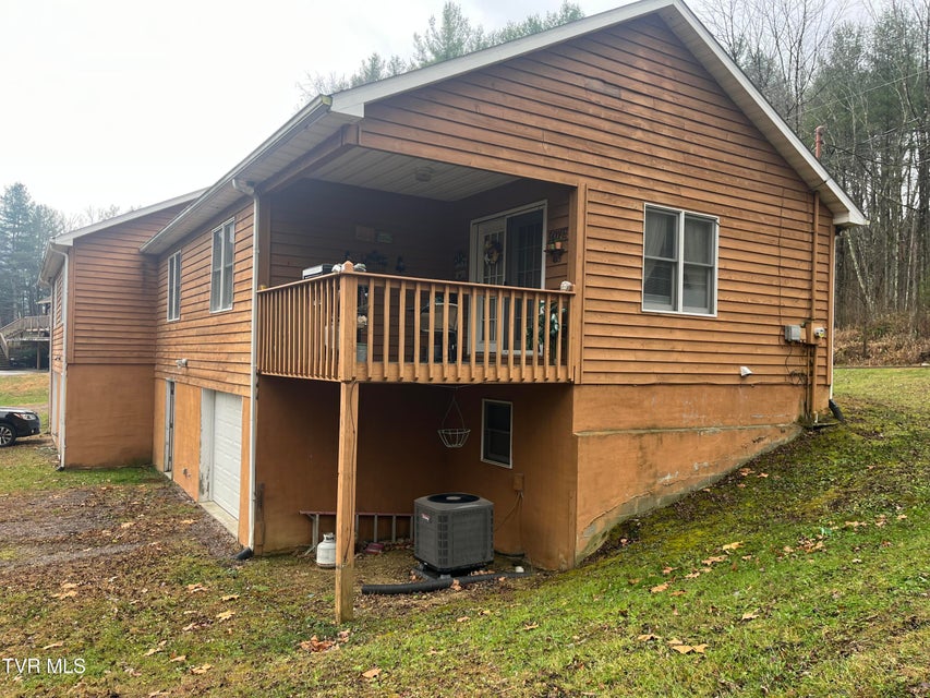 Photo #7: 200 Rock Cliff Avenue