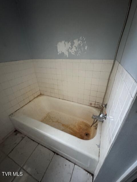 Photo #13: 210 Lynn Avenue