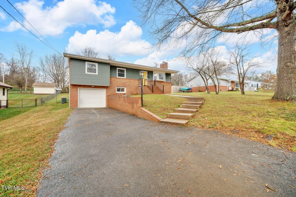 Photo #2: 1008 Crocus Street