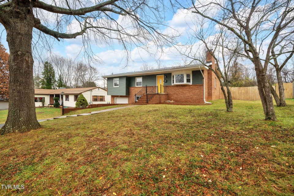 Photo #3: 1008 Crocus Street