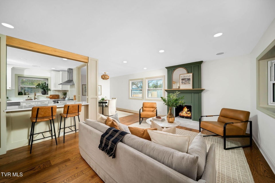 Photo #4: 1008 Crocus Street