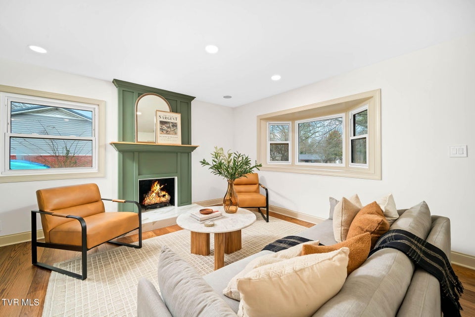 Photo #5: 1008 Crocus Street