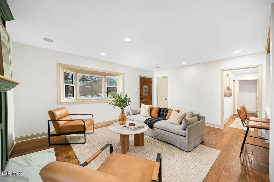 Photo #6: 1008 Crocus Street