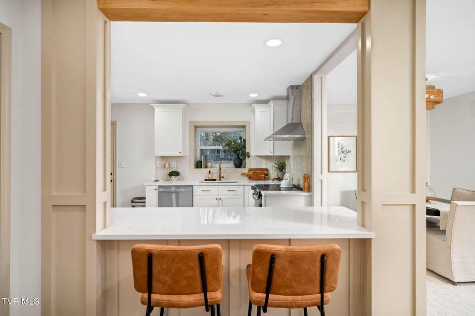 Photo #7: 1008 Crocus Street