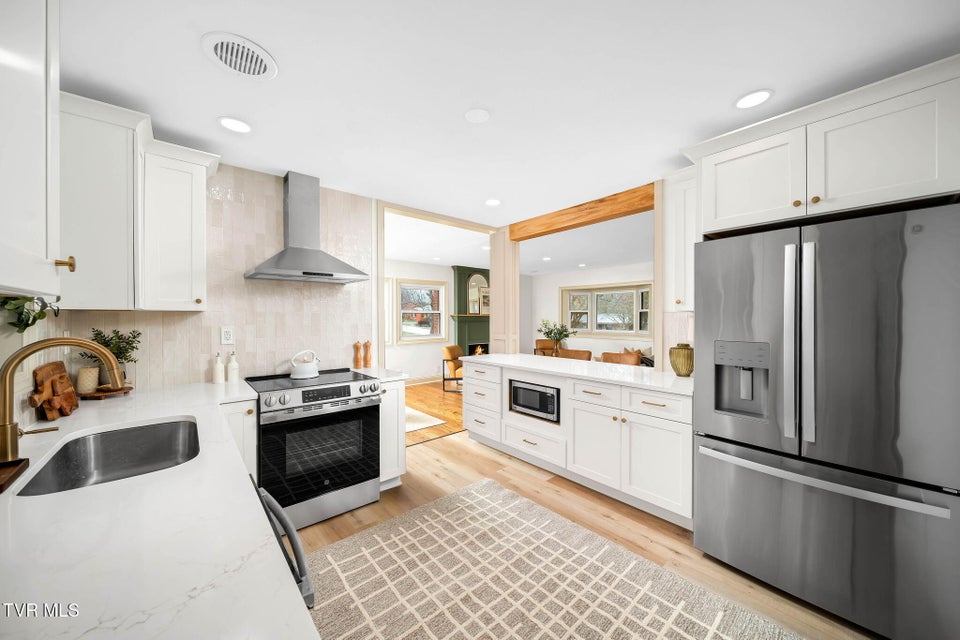 Photo #10: 1008 Crocus Street