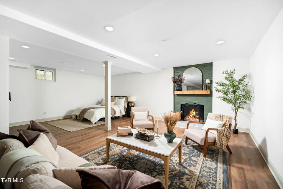 Photo #14: 1008 Crocus Street