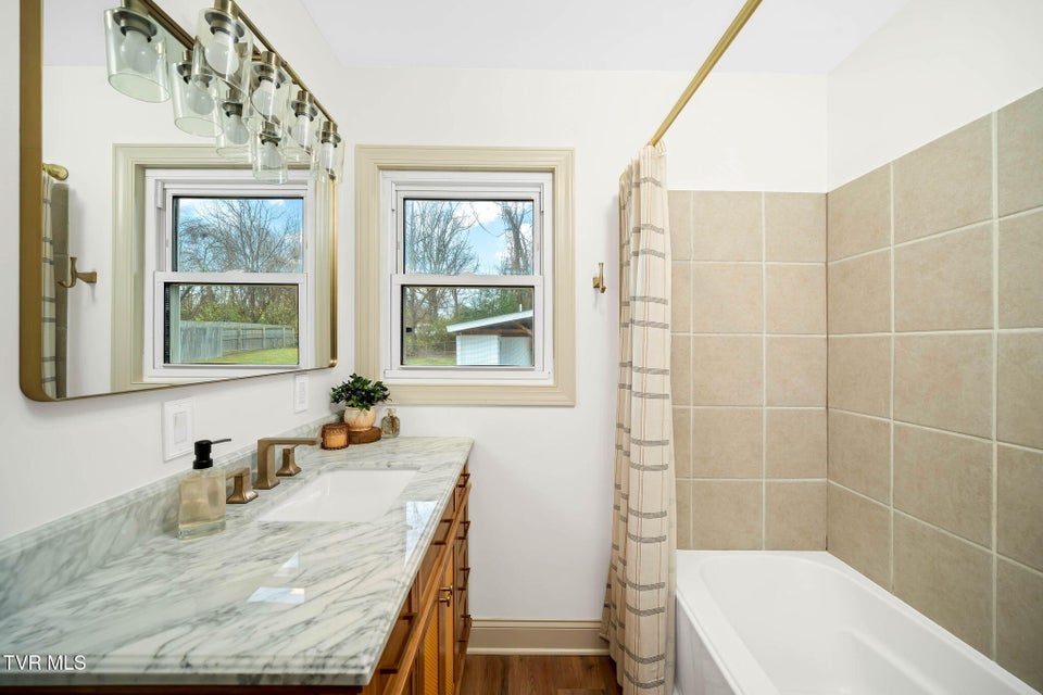 Photo #17: 1008 Crocus Street