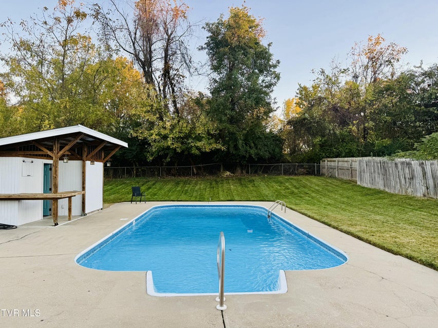 Photo #19: 1008 Crocus Street