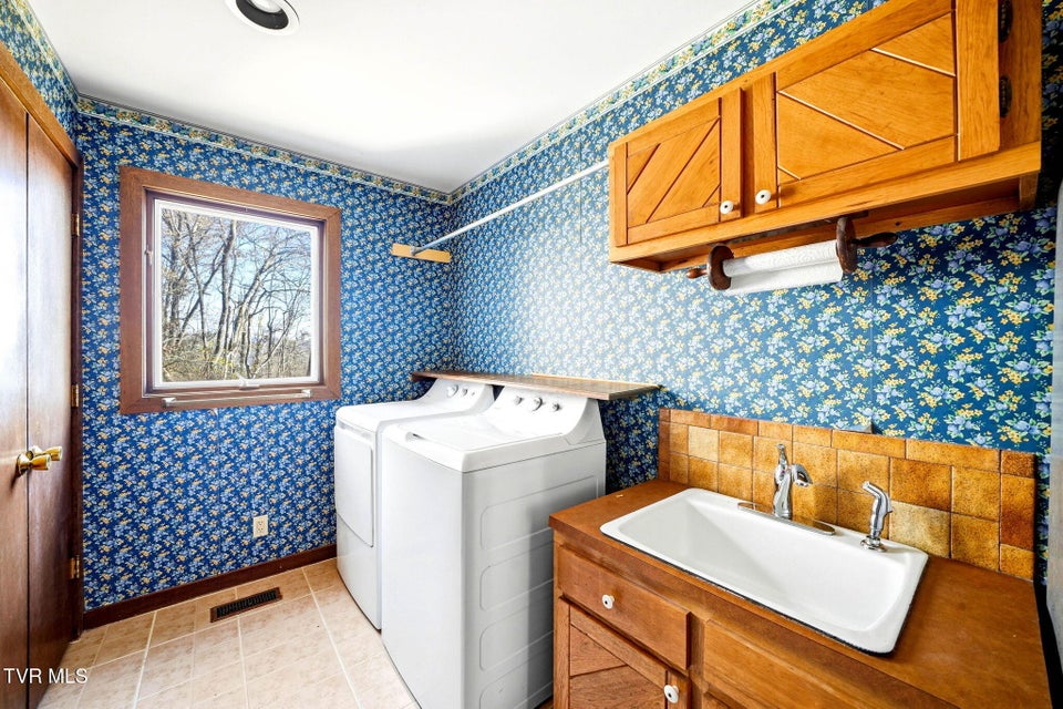 Photo #40: 3524 Celtic Court