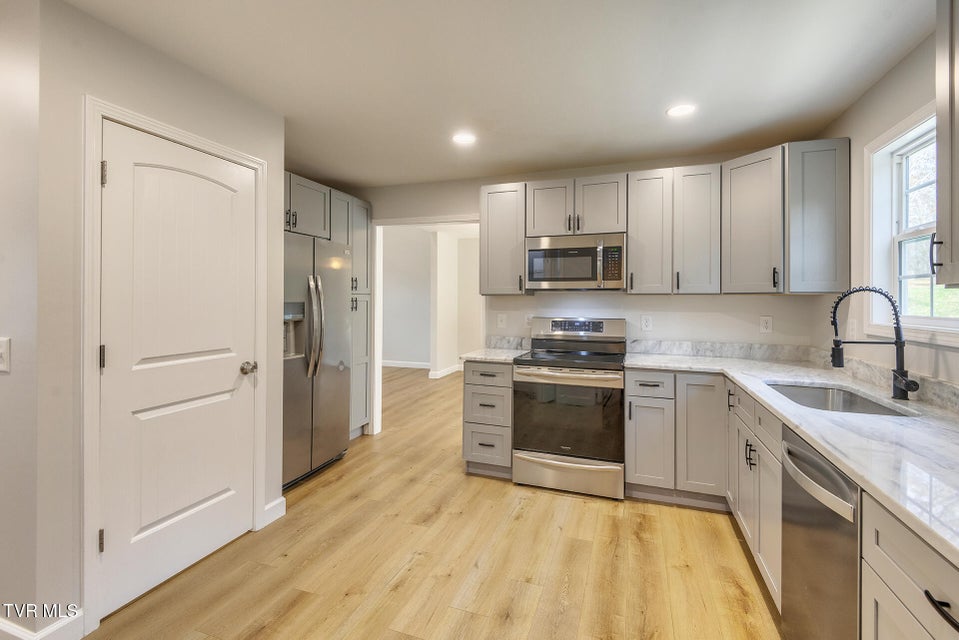 Photo #14: 1111 Vestal Court