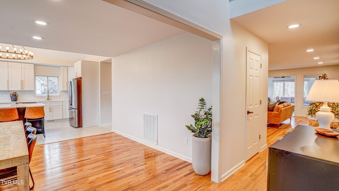 Photo #10: 1018 Laurelwood Drive